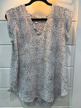 LOFT White V-Neck Cap Sleeve Blouse with Black Dot Print, Women’s Medium